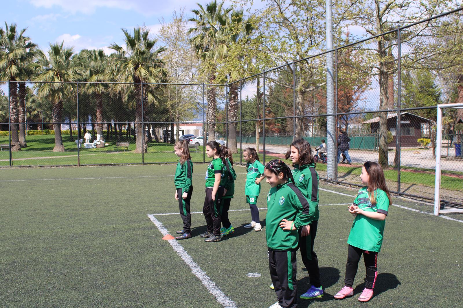 Ailemize katılın. Futbol sadece sahada değil; gelişim, disiplin ve takım ruhudur.