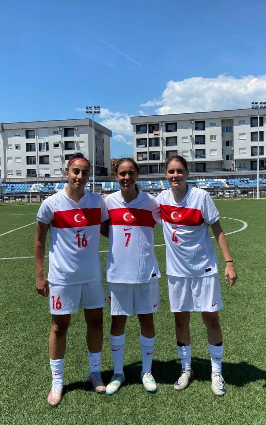 Bizim Milli kızlar şov yaptı! Sümeyye pas, Damla gol!